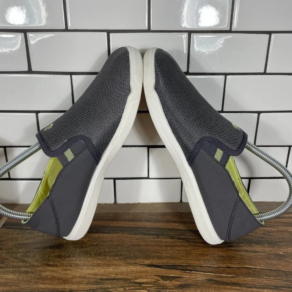 OluKai Pehuea Maka Youth Girls Size 4 Shoes Gray Drop In Heel Comfort Slip Ons